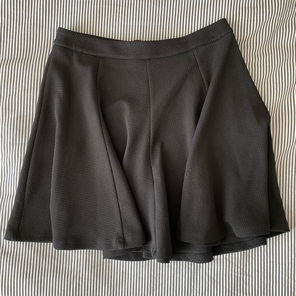 Black skirt - Picture 2 of 4